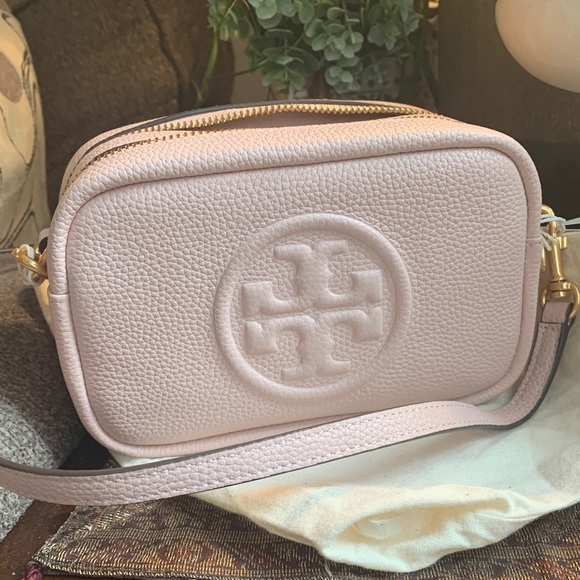 Tory Burch Handbags - Authentic TORY BURCH Pebbled leather Logo 2 zips Crossbody